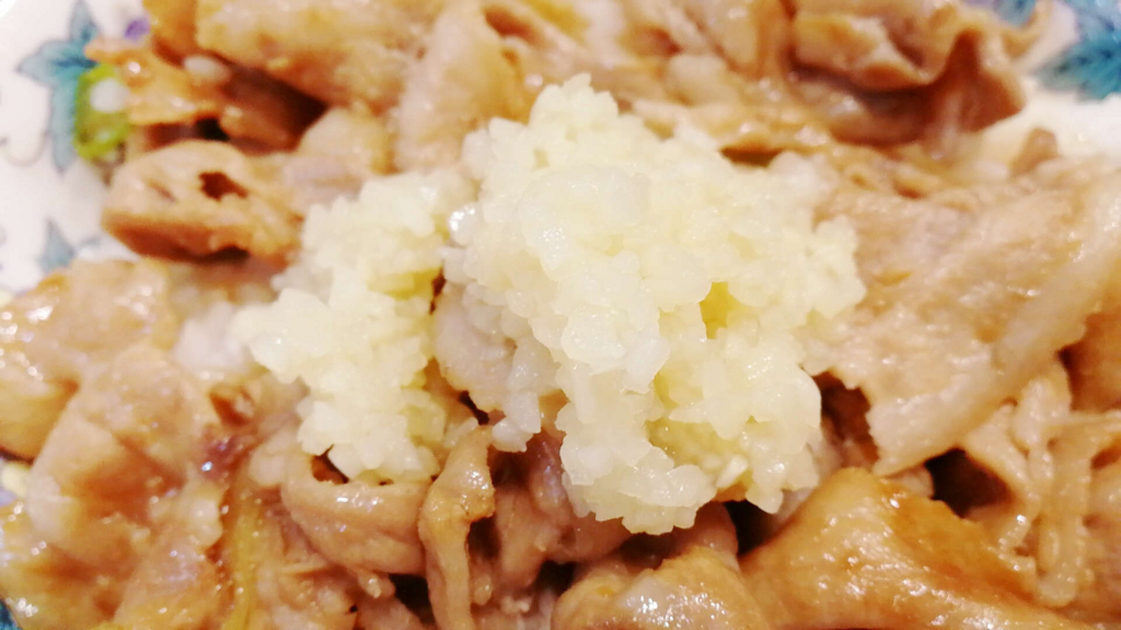 「伝説のすた丼屋タレ」は店よりニンニク弱めなのでセルフ増しで解決！