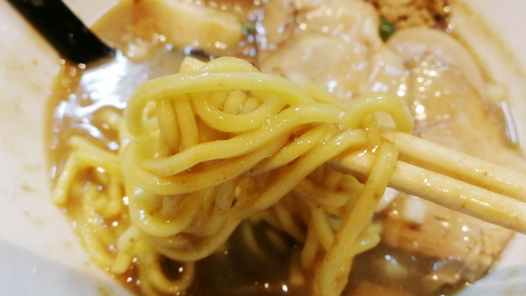 ラーメンMOSH麺リフト。中太固めのパツパツ食感！