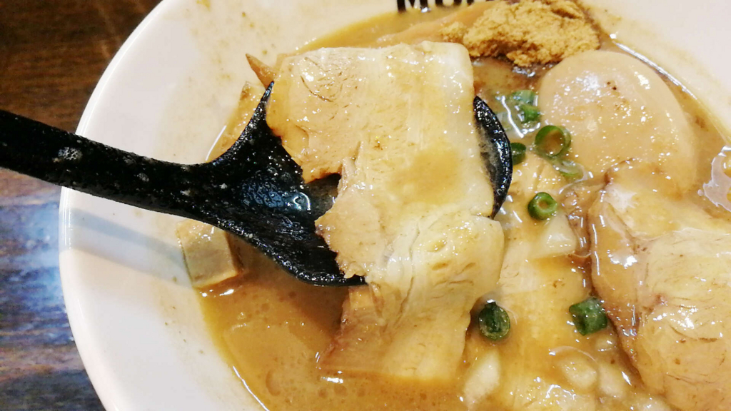 ラーメンMOSH、２種類のチャーシューが美味しい！