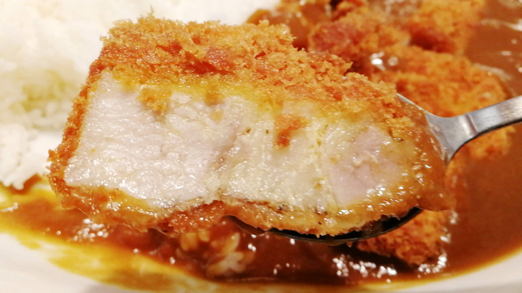 大仙市「大曲食堂」のトンカツ。しっかり筋切り柔らか仕上げで美味しい!