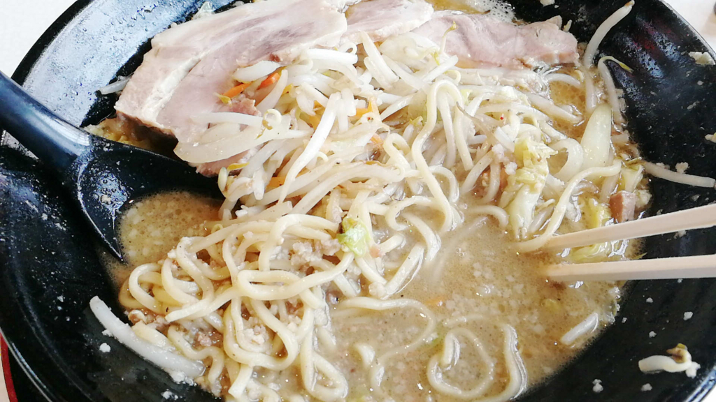 大仙市ラーメン「無弐」の鬼山豚味噌麺の量は?