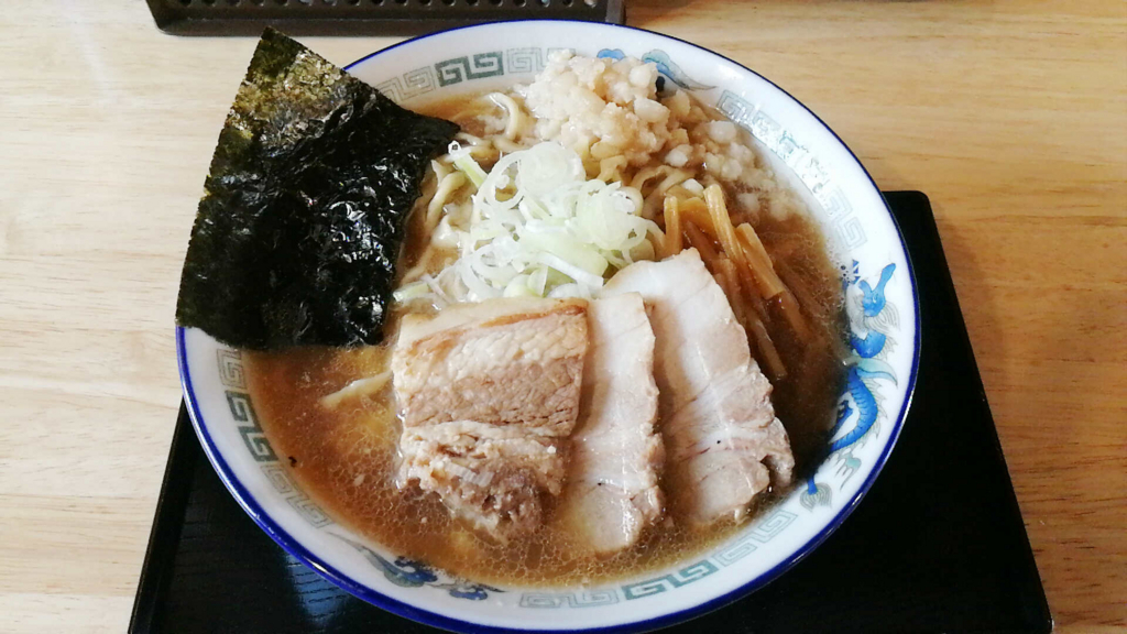 大仙市「自家製麺 佐藤」で太麺背脂中華醤油を注文!