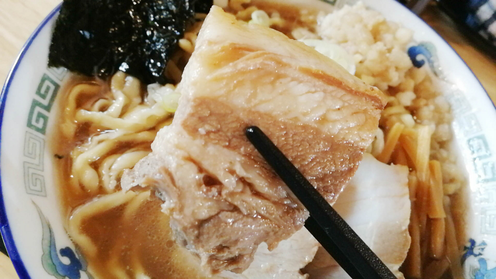 大仙市「自家製麺 佐藤」の中華蕎麦の割にはガッツリチャーシューです!