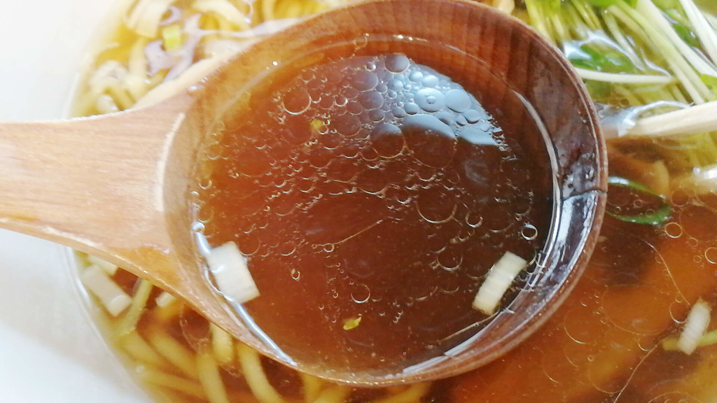 大仙市大曲「中華そば de 小松」の中華そば。あっさりながら深い味！