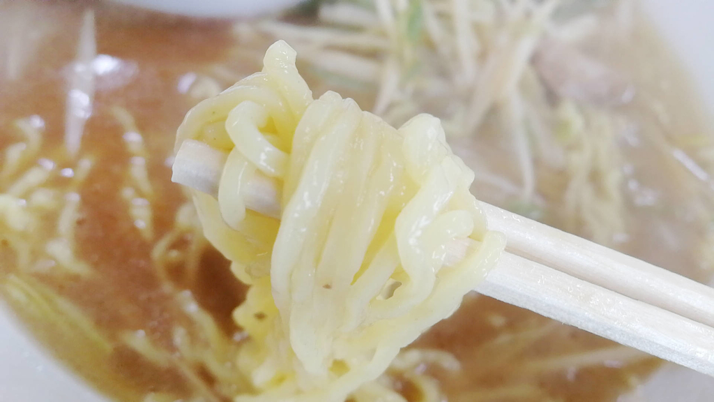 ラーメンショップ弘前の麺リフト。ラーショとしては加水多め。量は多め。