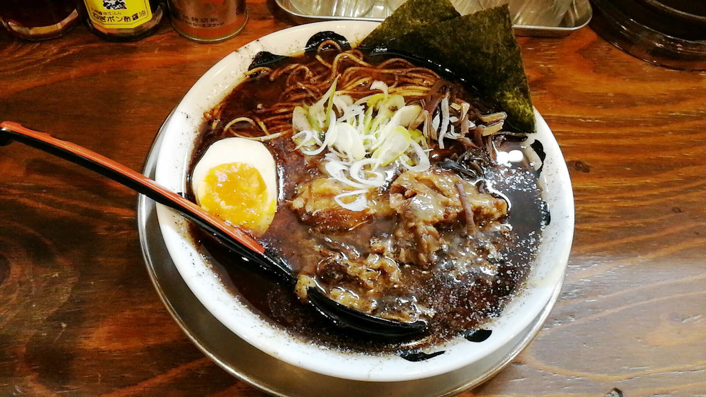 クセになる！「おっぺしゃん」で熊本ラーメンをマー油マシマシ！