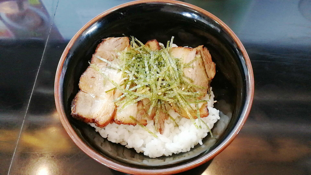 ラーメン宝介。ラーメンにはチャーシュー丼も欠かせない！