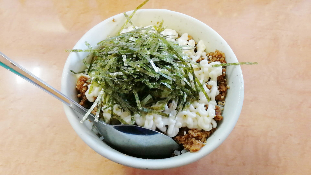 大仙市人気ラーメン「天鳳」のサイドメニューの担々マヨご飯。美味い。