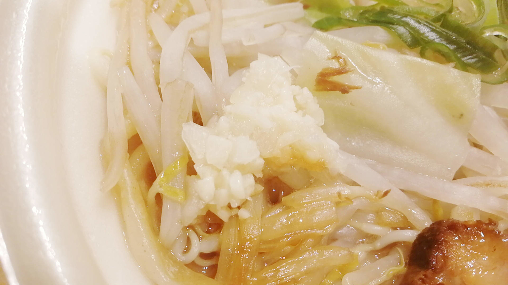 セブンの二郎系ラーメン。ニンニクが弱いのが弱点?仕方ないけどw