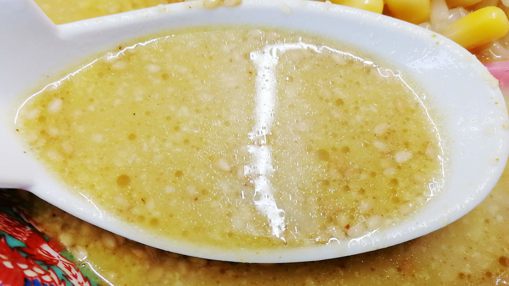 味噌カレー牛乳ラーメン。ゲテモノ感があって怖かったけど・・・？