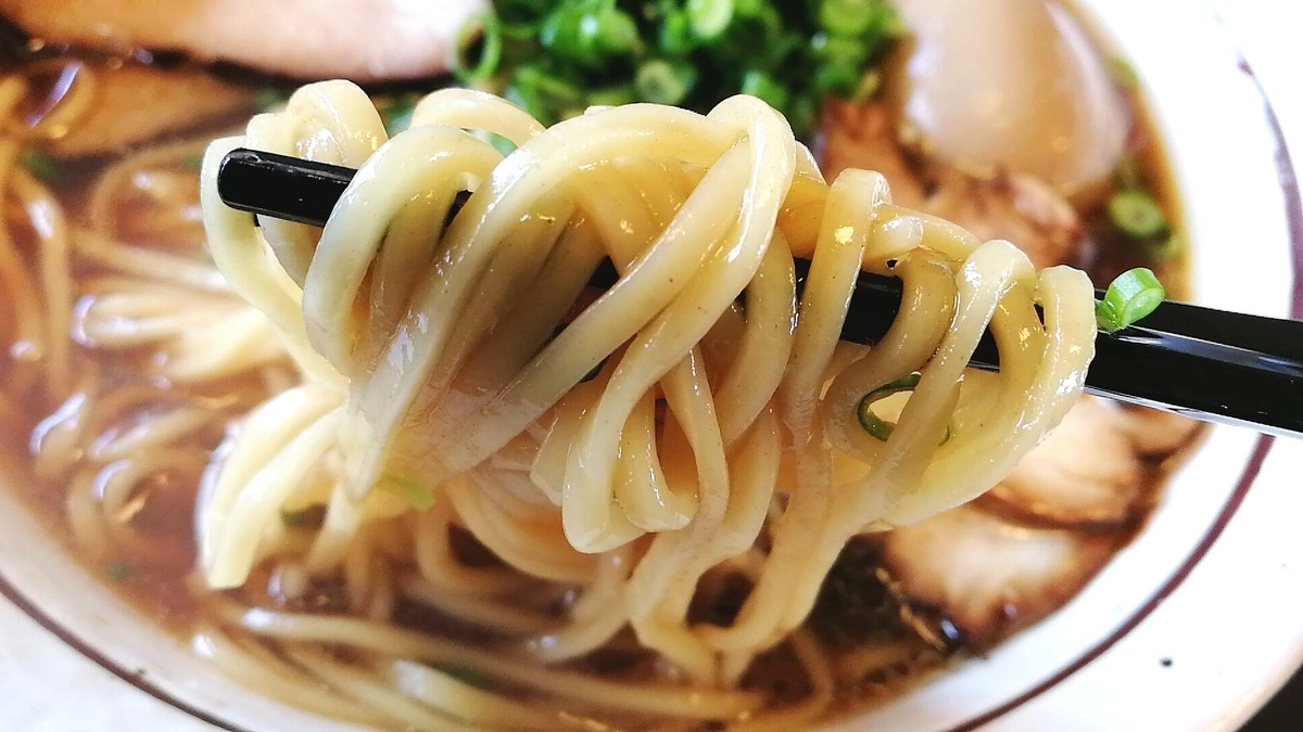 BASSOどりるまんの麺リフト。主張強めでボリュームもなかなか。美味い！