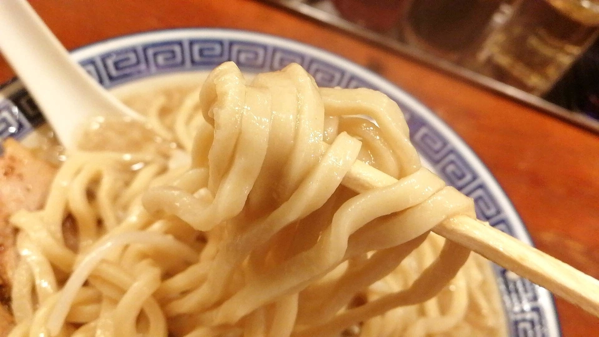 麺家くさびの二郎系ラーメン。麺はボキボキゴワゴワで美味い！