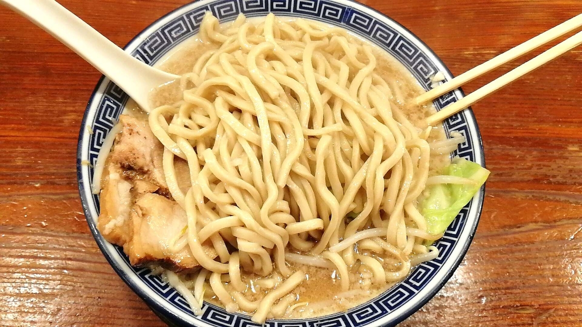 麺家くさびの二郎系ラーメン。本家に負けず劣らずの美味さでした！