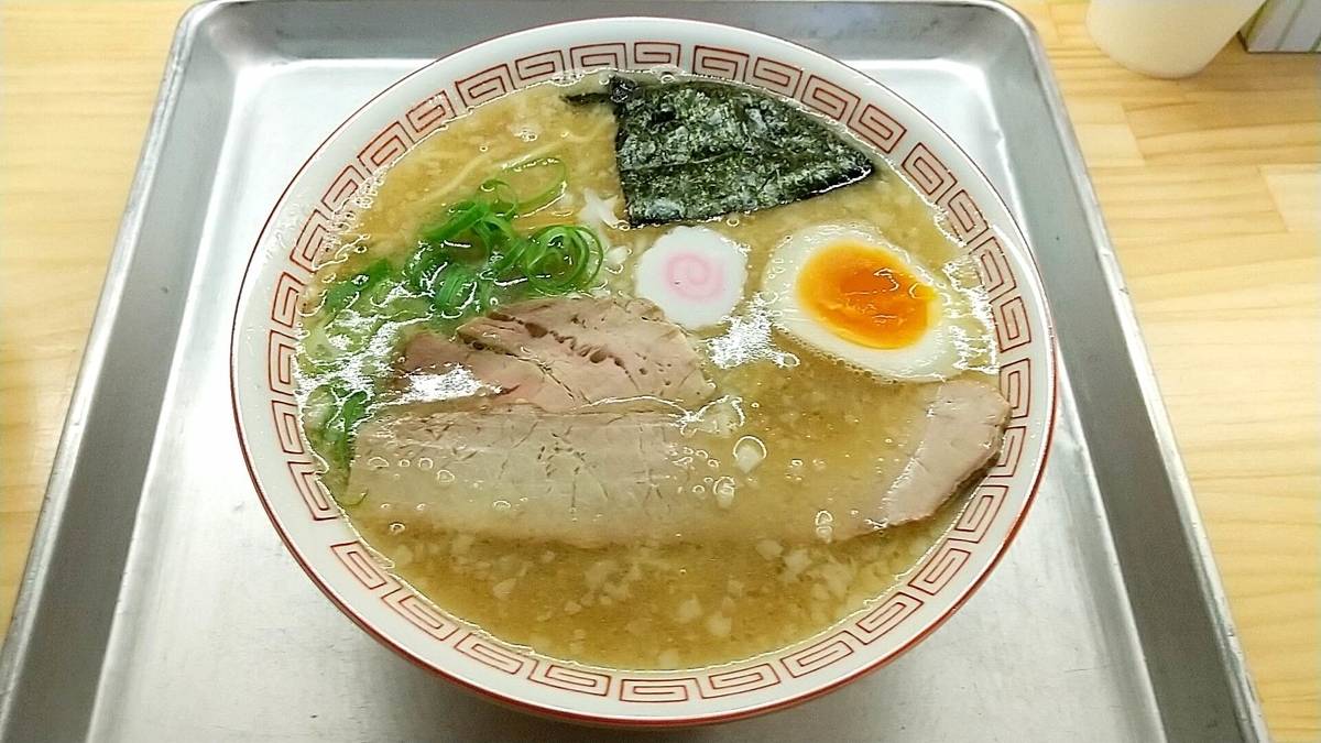 大仙市にオープンした人気店で、定番の「こってりラーメン」を注文！