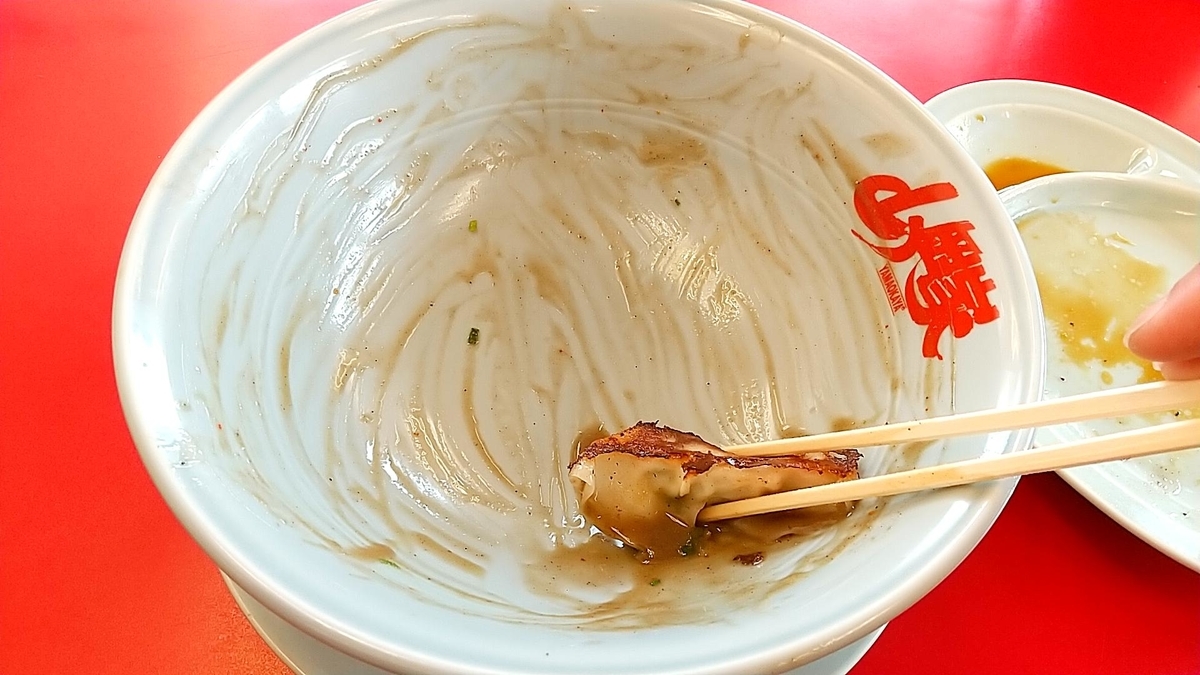 山岡家の鬼煮干しラーメン。残り汁は餃子を雑巾のようにして拭き取ろうｗ