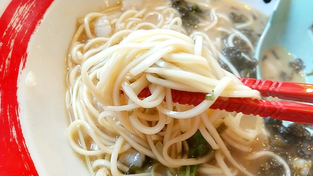 煮干センターあじと、中華そばの細麺は麺量がかなり少なめ注意。