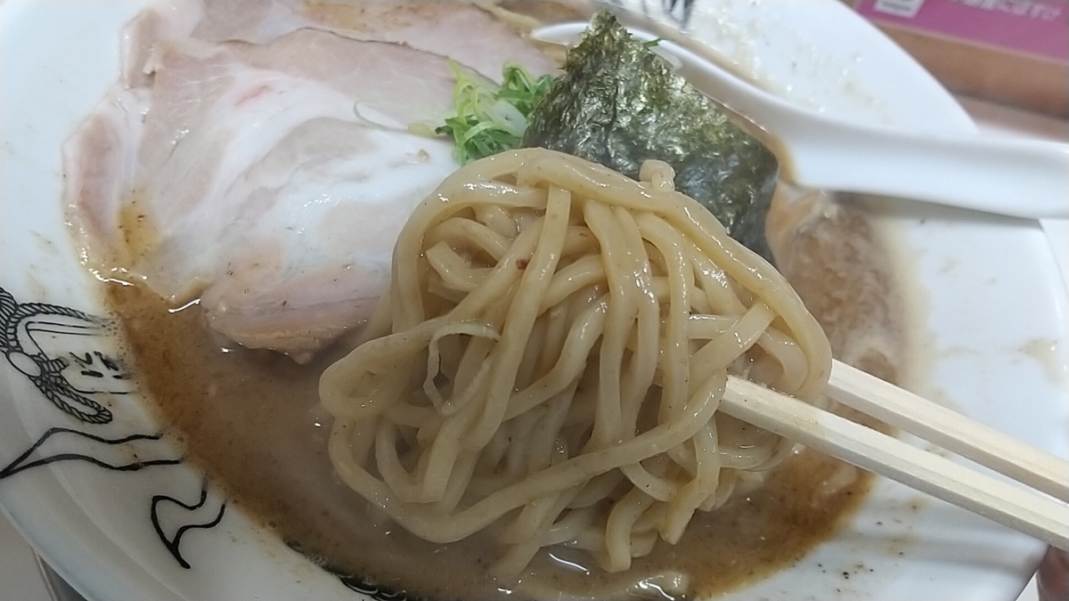 にぼすけ濃豚煮干そばの麺リフト