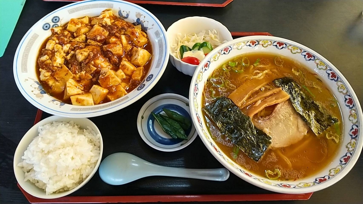 ラーメン万万の定食セットがコスパ抜群で絶品!