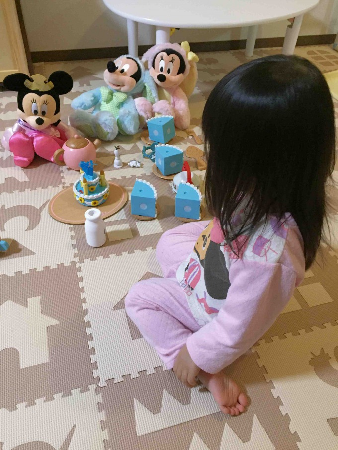MILANのおままごとケーキで2歳の娘とケーキ屋さんごっこ。お気に入りの