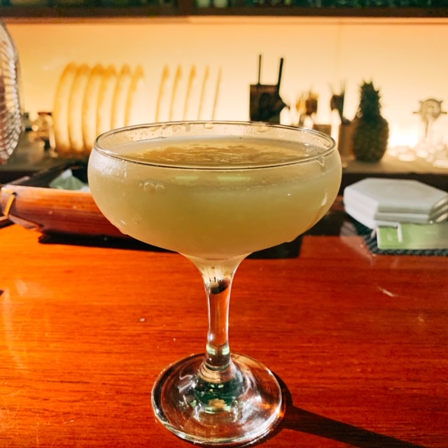 白桃マティーニ/桃たっぷりの香り優しいマティーニ/梅田ひとり時間カフェバー運