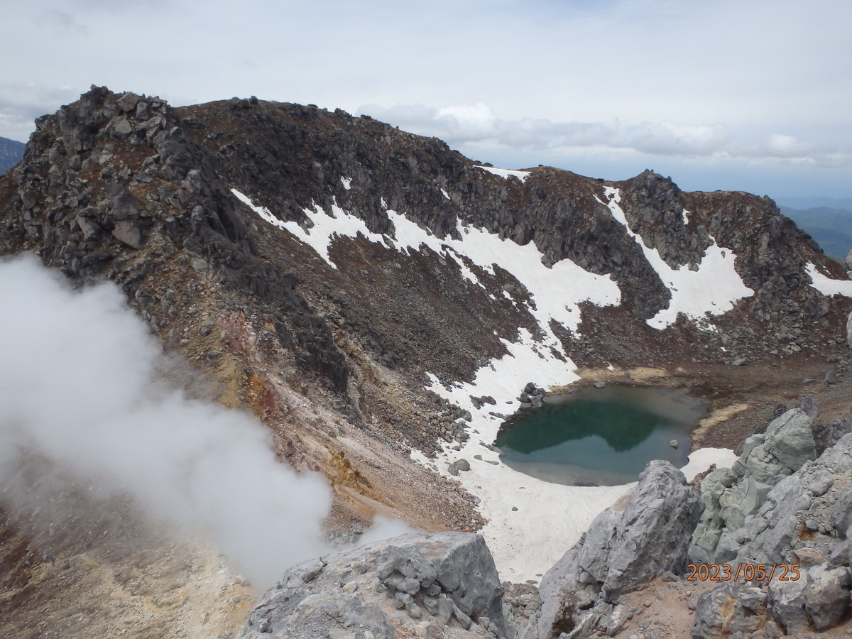 活火山・焼岳の魅力を満喫 - 北穂高岳で味わう至福のひと時