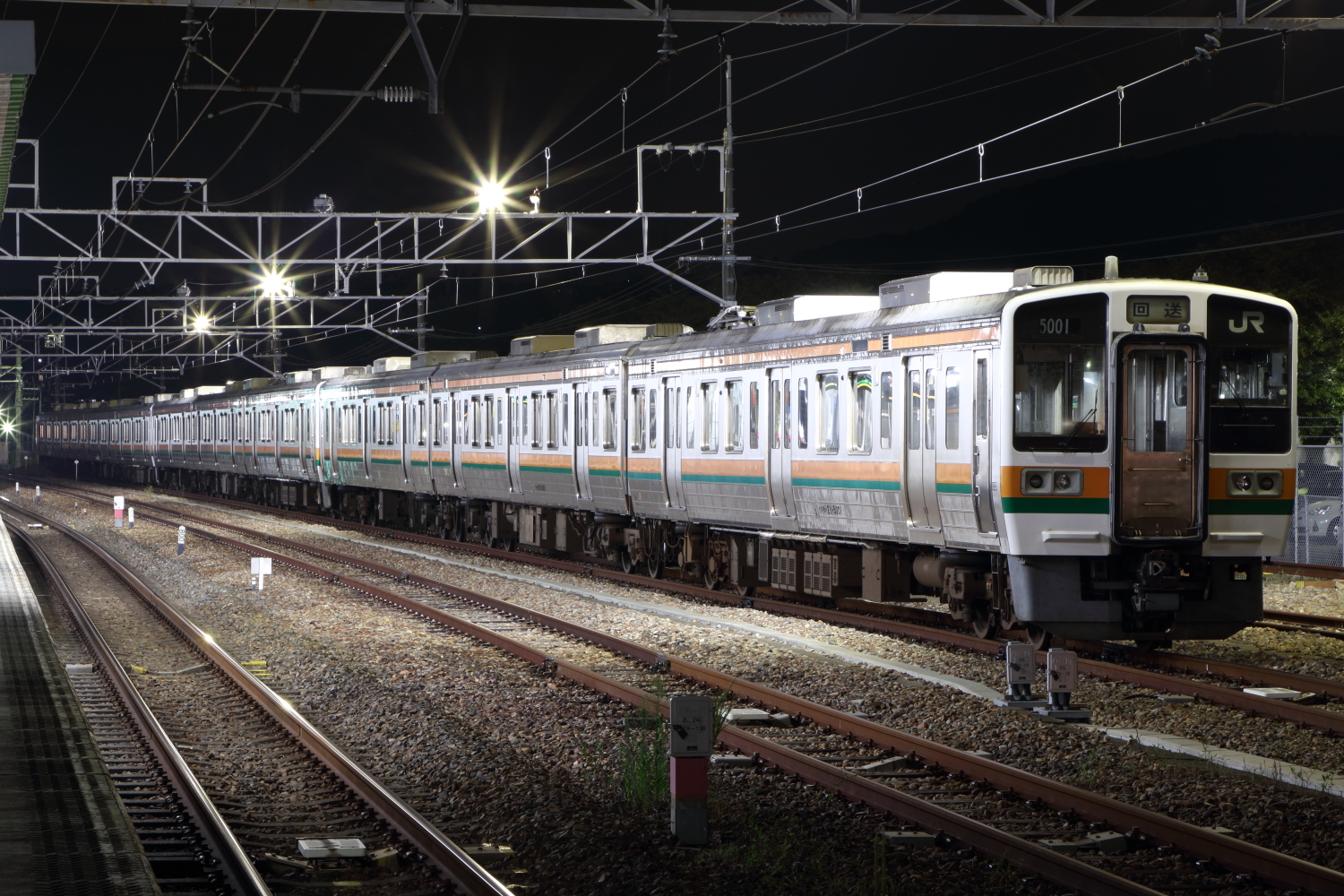 3ドア10両 K115 待合室