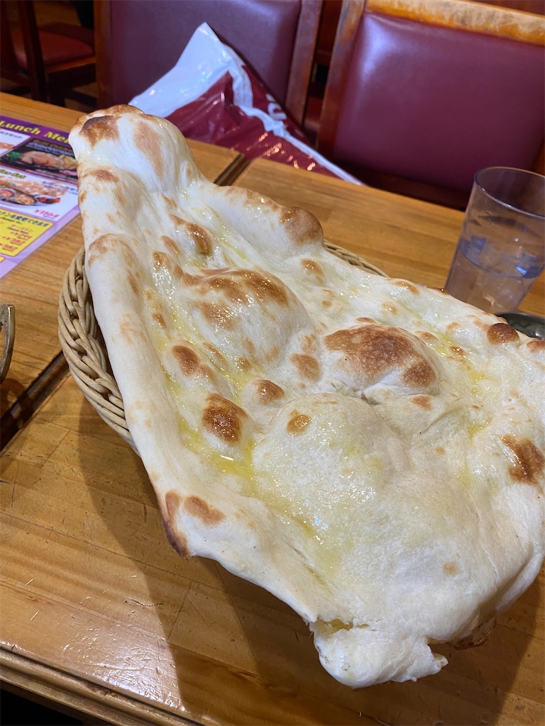 汐入のインドカレーLOTUSのナン。