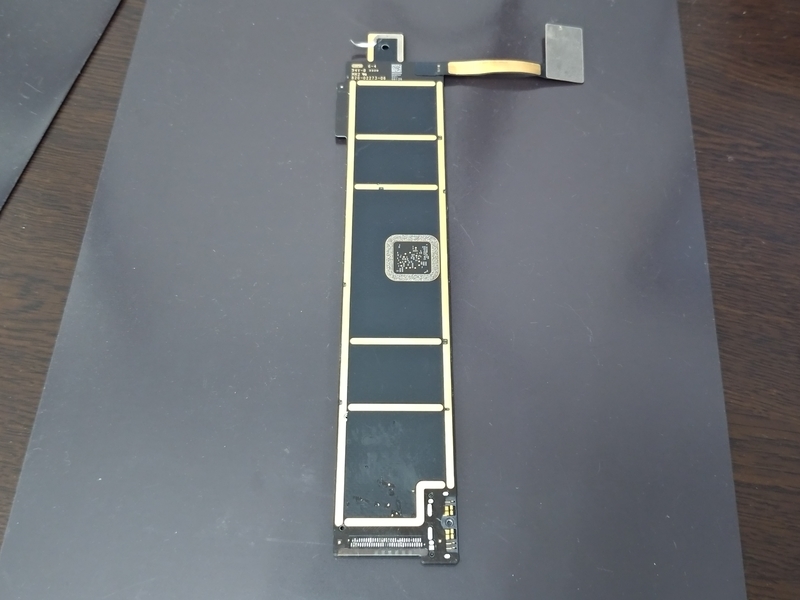 充電コネクタの溶接点が剥離したジャンクなiPad Air4の基板修理をして