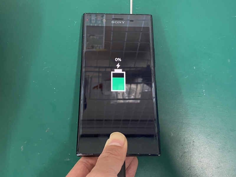充電不良のXperia XZ Premiumの基板修理をさせていただきました