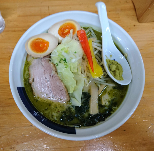 ゆきラーメン山手の みどりラーメン アキバを食べる