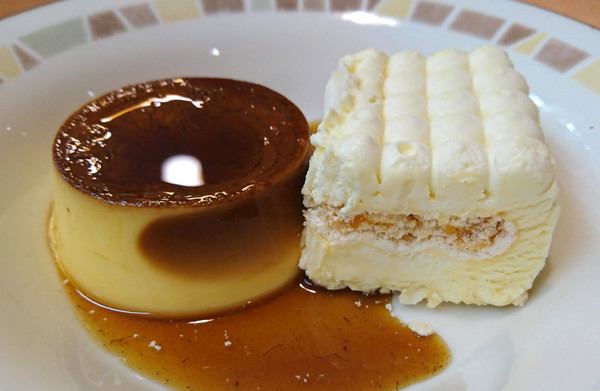 サイゼリヤの プリンとメリンガータの盛り合わせ アキバを食べる