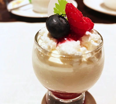 ラズベリーとカッテージチーズのレアチーズ