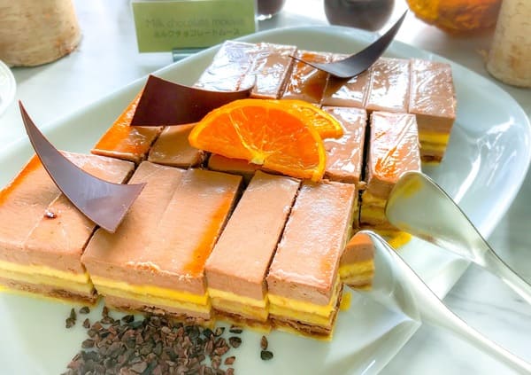 フレンチキッチン アフタヌーンティー ミルクチョコレートムース｜ブッフェ台