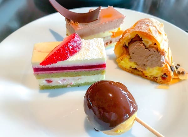 フレンチキッチンアフタヌーンティーデザートブッフェのお皿