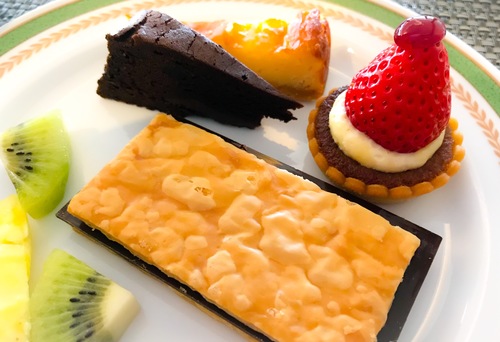 夜間飛行 いちごスイーツブッフェ 2019年2月 板チョコパイ、タルトフレーズ*、ベイクドチーズケーキ、クラシックショコラ