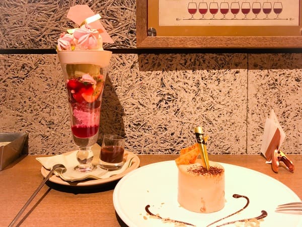 パティスリー＆カフェデリーモ パフェとケーキの写真