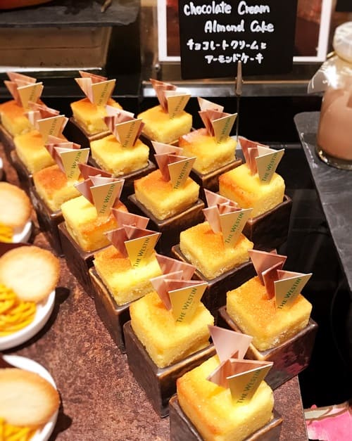 チョコレートクリームとアーモンドケーキ