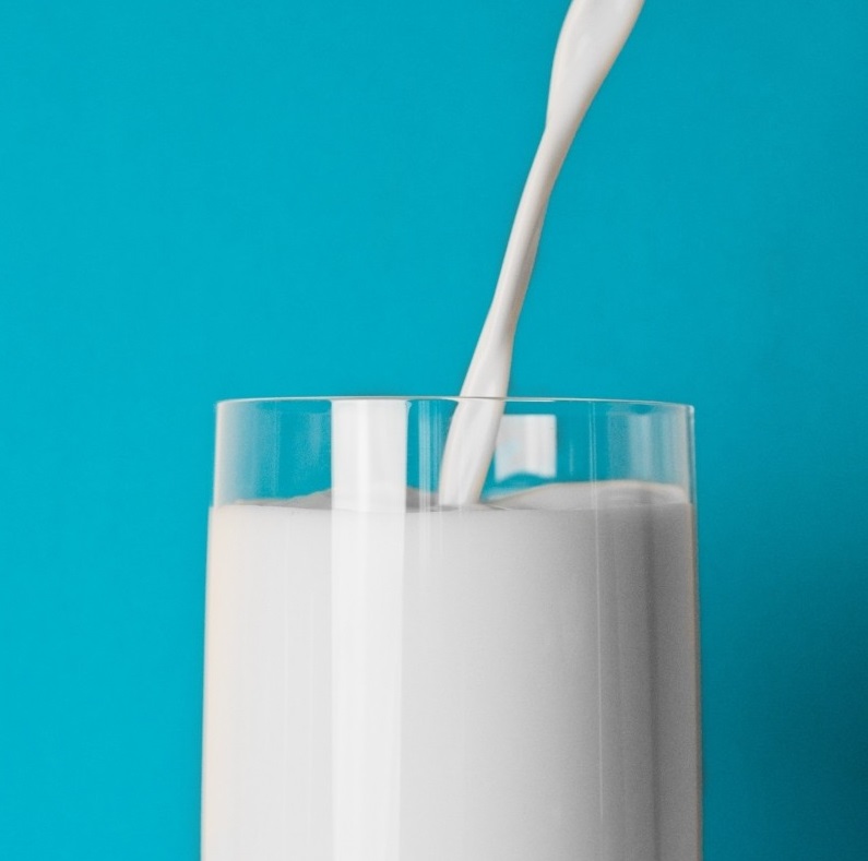 牛乳を飲んでも身長は伸びない