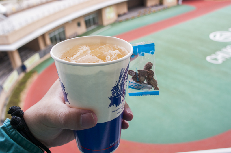 中京競馬場のトップのラッキーハイボールとおまけのココアピー