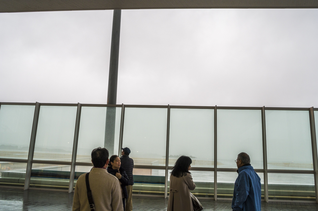 富士山静岡空港の展望デッキ大雨バージョン