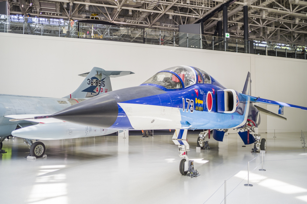 T-2ブルーインパルスの展示