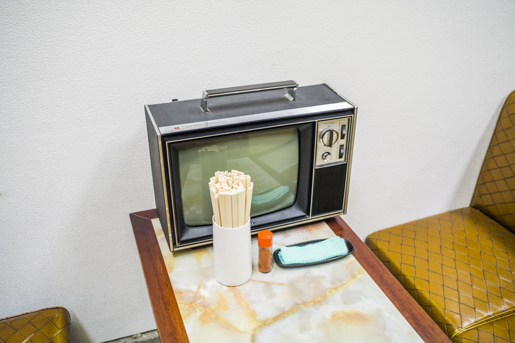 昭和レトロ家具とレトロテレビ
