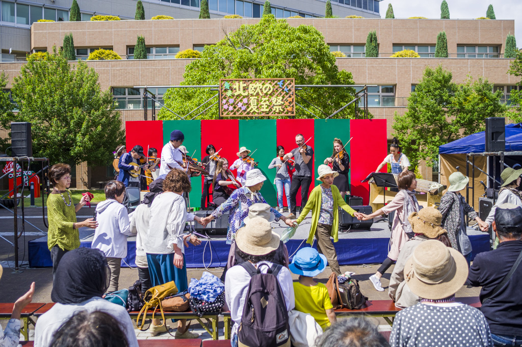 岡崎市の北欧の夏至祭スペルマンス・ステンマ