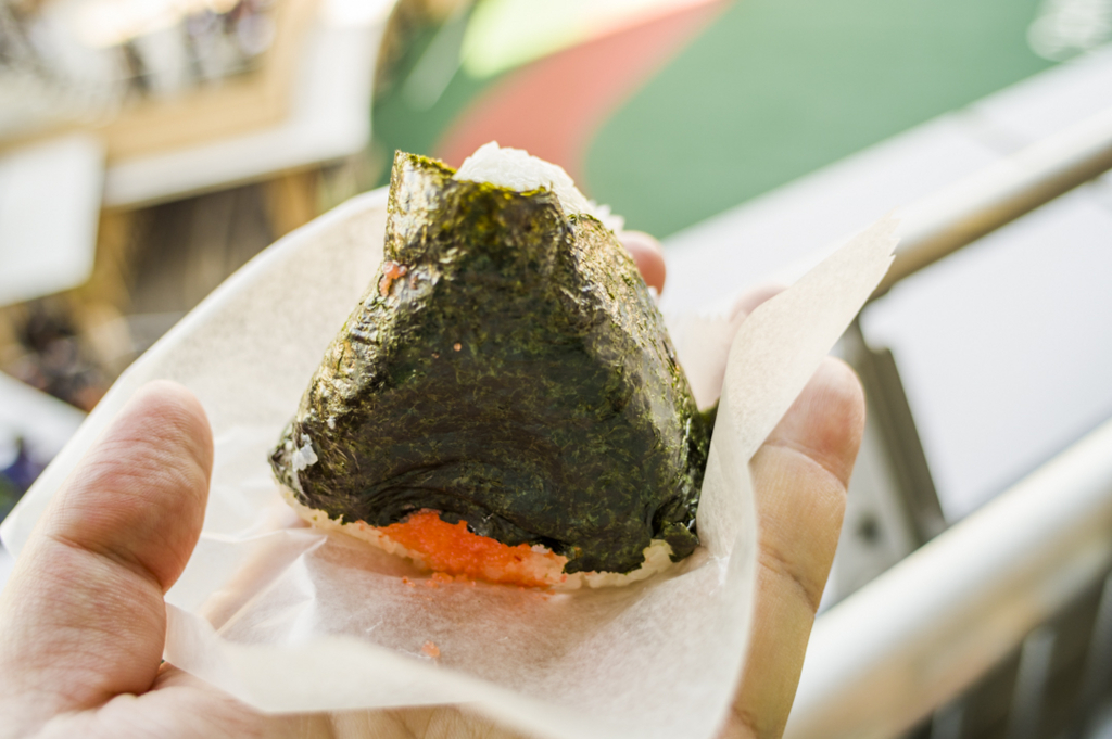 中京競馬場のグルメトップの明太子おにぎり