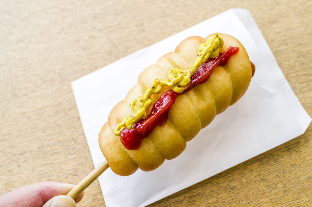 中京競馬場グルメタツミのぐるぐるウインナーパン