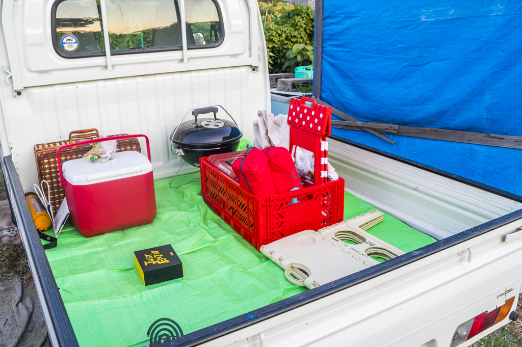 軽トラバーベキュー搬入