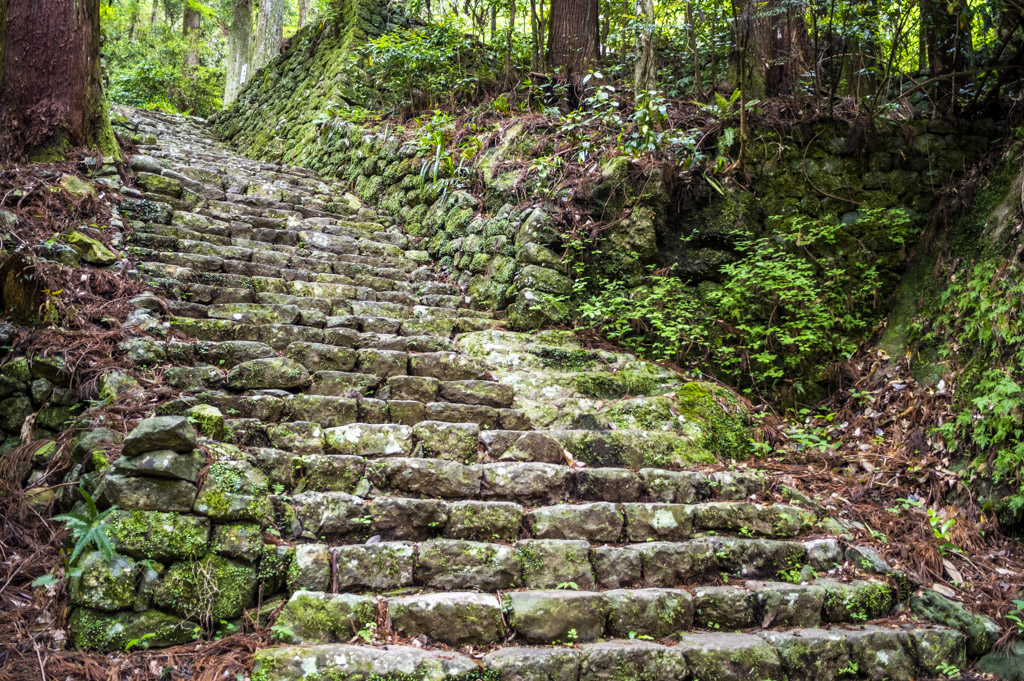鳳来寺山の石段の勾配