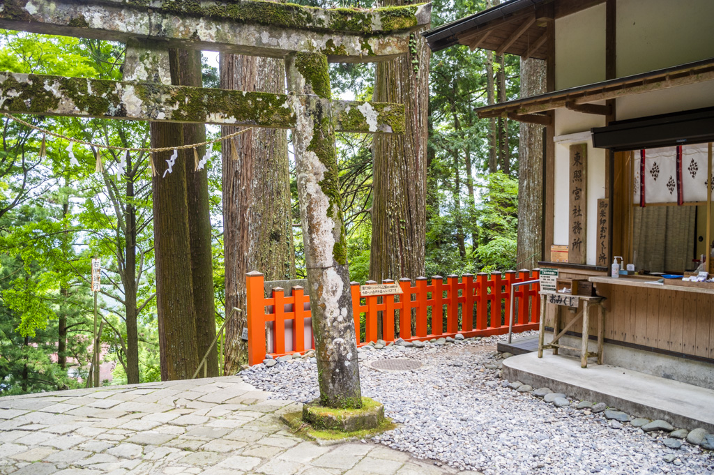 鳳来寺山の自然歩道の入口