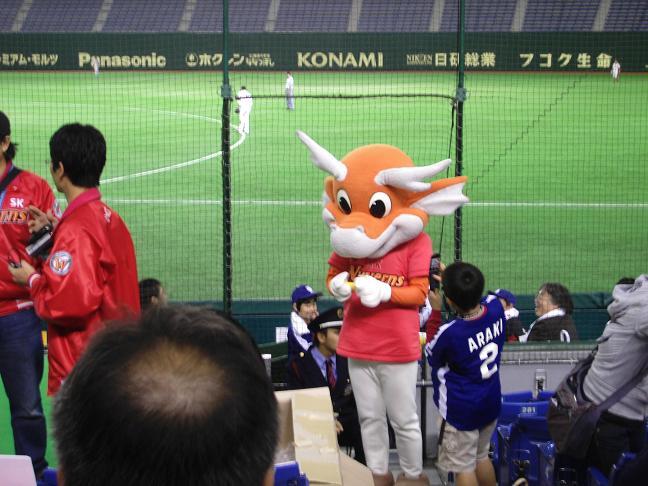 SKワイバーンズのキャラクター「WOW」」