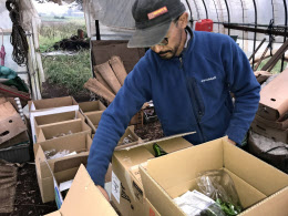 「いきなり2倍という上げ方はアンフェア」。農家の井垣貴洋さんは不満をつのらせる